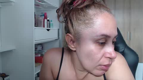 Snapshot of roxanalove7 chatting on December 2024 08:37:01 PM Roxana online show from December 2024 08:37:01 PM