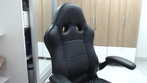 Snapshot of roxanalove7 chatting on February 2025 10:32:02 PM Roxana online show from February 2025 10:32:02 PM