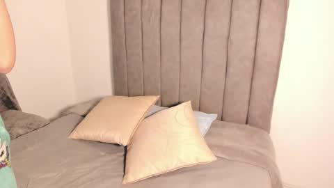 Roxane online show from November 2025 07:09:01 AM