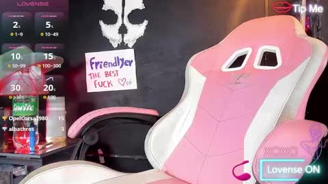 Snapshot of roxaneevans_ chatting on March 2025 01:10:02 PM Roxane online show from March 2025 01:10:02 PM