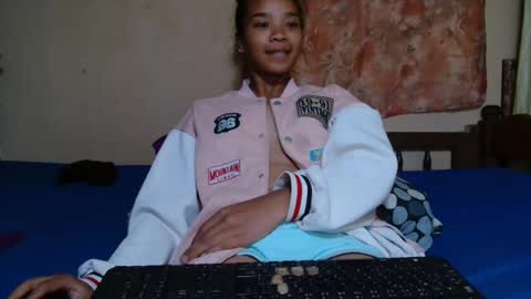 roxanne_98 online show from February 2025 02:40:02 AM