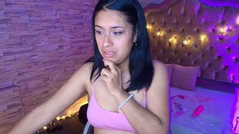 Snapshot of roxanne_han chatting on September 2025 11:44:01 AM roxanne_han online show from September 2025 11:44:01 AM