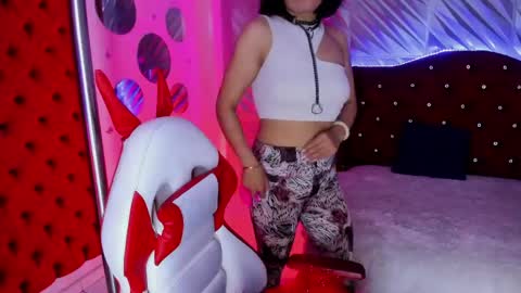 Snapshot of roxanne_han chatting on June 2026 12:06:02 PM roxanne_han online show from June 2026 12:06:02 PM