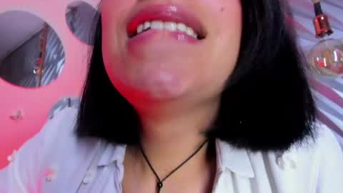 Snapshot of roxanne_han chatting on July 2026 03:03:02 PM roxanne_han online show from July 2026 03:03:02 PM