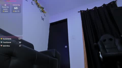 Snapshot of roxanne_jones1 chatting on February 2025 11:15:02 PM roxanne online show from February 2025 11:15:02 PM