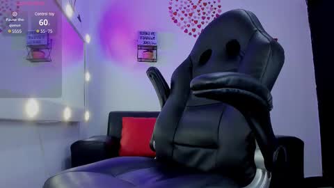 Snapshot of roxanne_jones1 chatting on March 2025 09:26:01 PM roxanne online show from March 2025 09:26:01 PM