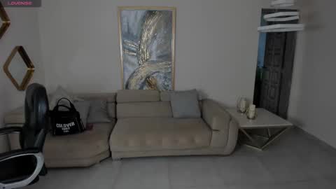 Roxanne Hill  online show from November 2025 11:54:02 AM