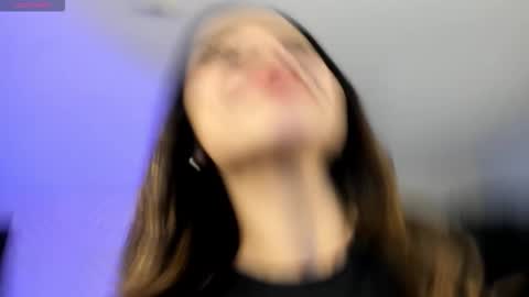 Roxanne Hill  online show from November 2025 05:57:01 PM