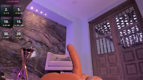 Roxanne Hill  online show from April 2026 01:41:01 PM