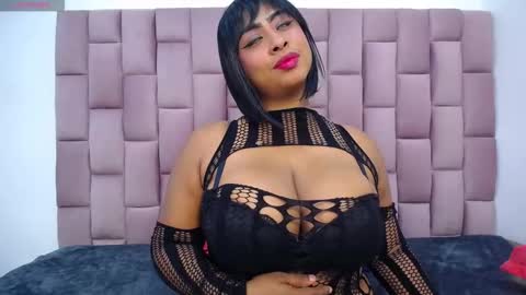 Snapshot of roxannehott chatting on October 2025 08:25:01 PM ross brown online show from October 2025 08:25:01 PM