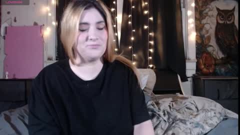 Snapshot of roxanneroulette chatting on December 2025 03:02:01 AM Silver online show from December 2025 03:02:01 AM