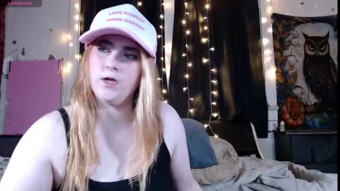 Snapshot of roxanneroulette chatting on December 2025 03:25:02 AM Silver online show from December 2025 03:25:02 AM