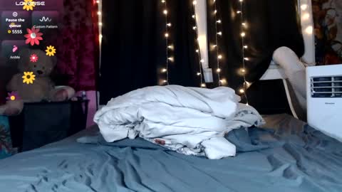 Snapshot of roxanneroulette chatting on July 2026 01:52:01 AM Silver online show from July 2026 01:52:01 AM