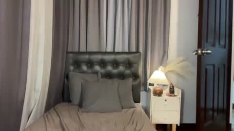 roxiethogersen online show from July 2026 10:09:01 AM