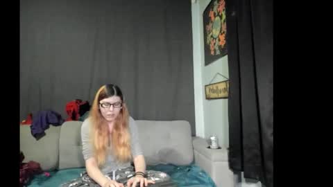 roxihazeleyes online show from November 2025 06:57:01 AM