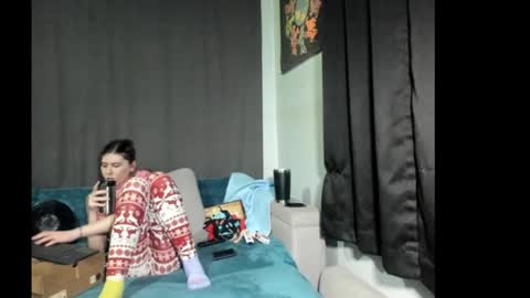 Snapshot of roxihazeleyes chatting on December 2025 06:30:02 AM roxihazeleyes online show from December 2025 06:30:02 AM