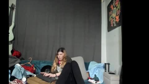 Snapshot of roxihazeleyes chatting on December 2025 03:57:01 AM roxihazeleyes online show from December 2025 03:57:01 AM