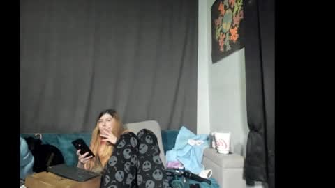 Snapshot of roxihazeleyes chatting on December 2025 06:44:01 AM roxihazeleyes online show from December 2025 06:44:01 AM