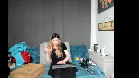 Snapshot of roxihazeleyes chatting on January 2026 01:46:01 PM roxihazeleyes online show from January 2026 01:46:01 PM