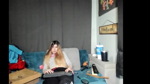 Snapshot of roxihazeleyes chatting on January 2026 03:17:01 PM roxihazeleyes online show from January 2026 03:17:01 PM