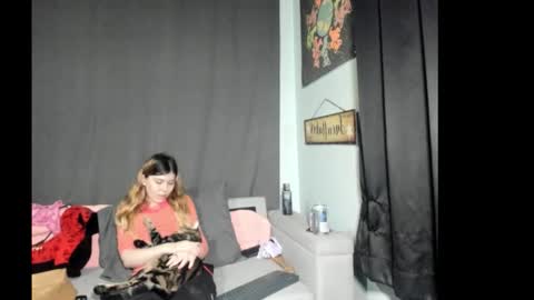 Snapshot of roxihazeleyes chatting on February 2026 04:28:02 AM roxihazeleyes online show from February 2026 04:28:02 AM