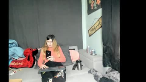 Snapshot of roxihazeleyes chatting on February 2026 07:19:02 PM roxihazeleyes online show from February 2026 07:19:02 PM