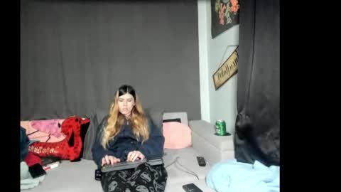 Snapshot of roxihazeleyes chatting on February 2026 09:50:01 AM roxihazeleyes online show from February 2026 09:50:01 AM