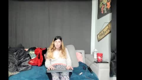 Snapshot of roxihazeleyes chatting on February 2026 12:42:02 AM roxihazeleyes online show from February 2026 12:42:02 AM