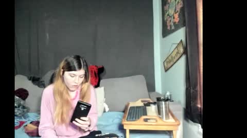 roxihazeleyes online show from March 2026 05:19:01 PM