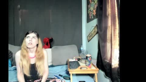 roxihazeleyes online show from April 2026 07:33:01 PM