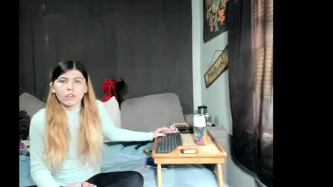 roxihazeleyes online show from April 2026 06:28:01 PM