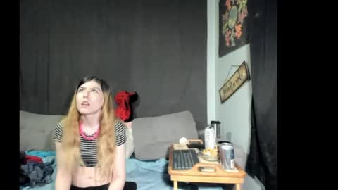 roxihazeleyes online show from April 2026 06:19:01 AM