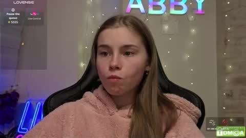 Snapshot of roxxxie_reid chatting on April 2026 08:09:02 PM Roxieex ABBY online show from April 2026 08:09:02 PM