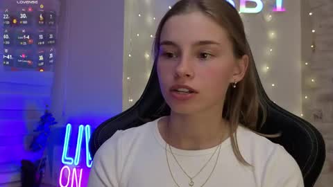 Snapshot of roxxxie_reid chatting on May 2026 07:22:01 PM Roxieex ABBY online show from May 2026 07:22:01 PM