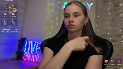 Snapshot of roxxxie_reid chatting on May 2026 06:15:02 PM Roxieex ABBY online show from May 2026 06:15:02 PM