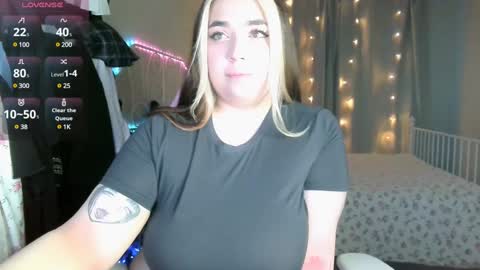 Snapshot of roxy_fleur chatting on January 2025 01:38:02 PM Roxy online show from January 2025 01:38:02 PM