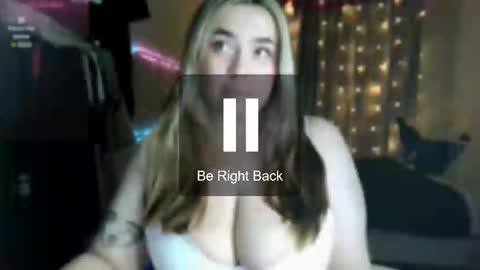 Snapshot of roxy_fleur chatting on February 2025 06:40:01 PM Roxy online show from February 2025 06:40:01 PM