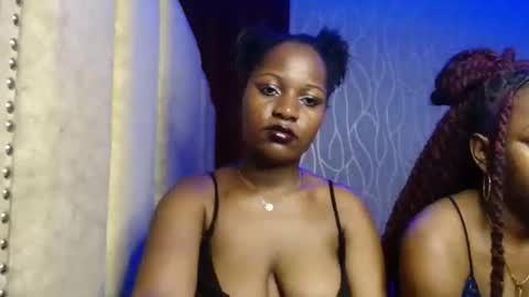 Snapshot of roxy_heather chatting on November 2025 09:17:02 PM Roxy online show from November 2025 09:17:02 PM