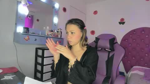 Snapshot of roxy_lu_07 chatting on February 2026 02:02:01 PM Roxy online show from February 2026 02:02:01 PM