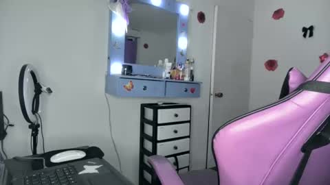 Snapshot of roxy_lu_07 chatting on May 2026 01:54:02 AM Roxy online show from May 2026 01:54:02 AM