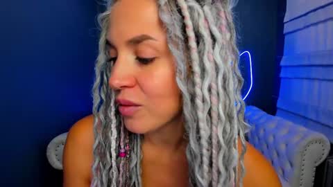 Roxy online show from September 2025 02:01:02 AM