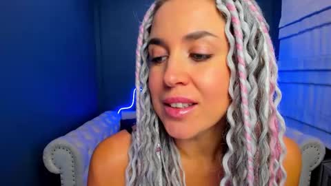 Roxy online show from October 2025 02:04:01 AM