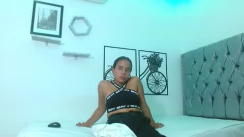 roxy_stone1 online show from March 2025 01:53:02 AM