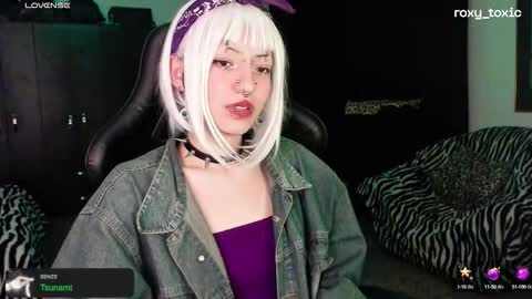 Roxy Independient model Help me to reach 50 thumbs up online show from October 2025 01:36:02 AM