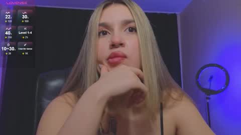 Roxy online show from November 2025 09:37:02 PM