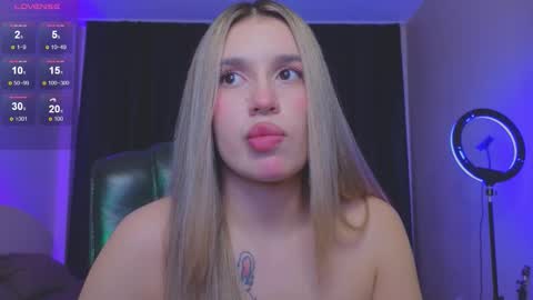 Roxy online show from November 2025 09:21:02 PM