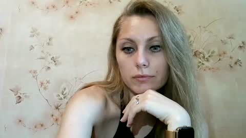 Snapshot of roxyfox18x01 chatting on June 2026 07:22:02 AM roxyfox18x01 online show from June 2026 07:22:02 AM