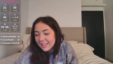 Snapshot of roxylilosh chatting on May 2026 01:11:02 AM Roxy online show from May 2026 01:11:02 AM