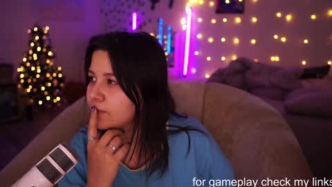 Snapshot of roxysuh chatting on January 2025 08:51:02 AM roxysuh online show from January 2025 08:51:02 AM