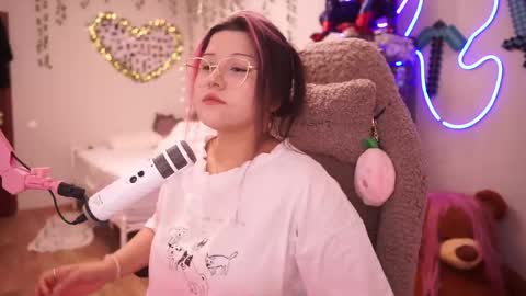 Snapshot of roxysuh chatting on October 2025 08:04:01 AM roxysuh online show from October 2025 08:04:01 AM